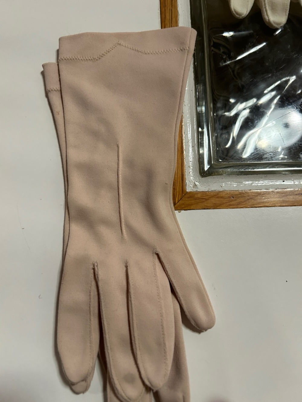 Assorted Women's Gloves - Neutral & Black Leather Pairings small some vintage - Picture 4 of 8